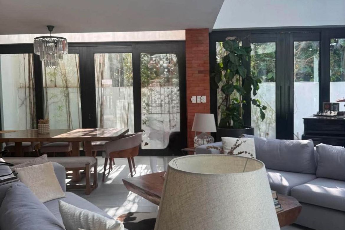 4 Bedroom House for Sale in Merville, Parañaque, Metro Manila