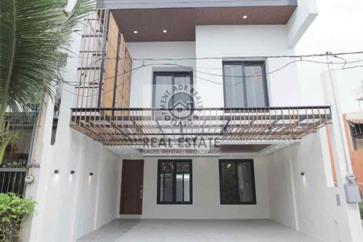 4 Bedroom House for Sale in Merville, Parañaque, Metro Manila