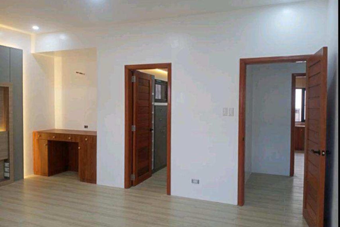 4 Bedroom House for Sale in Merville, Parañaque, Metro Manila – photo 2