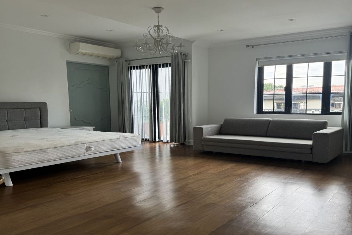 4 Bedroom House for Sale in Merville, Parañaque, Metro Manila – photo 8