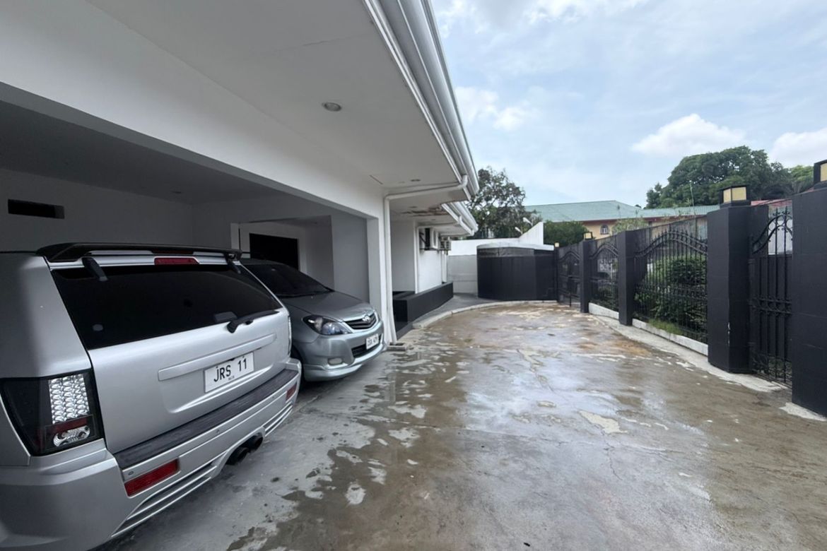 4 Bedroom House for Sale in Merville, Parañaque, Metro Manila – photo 2