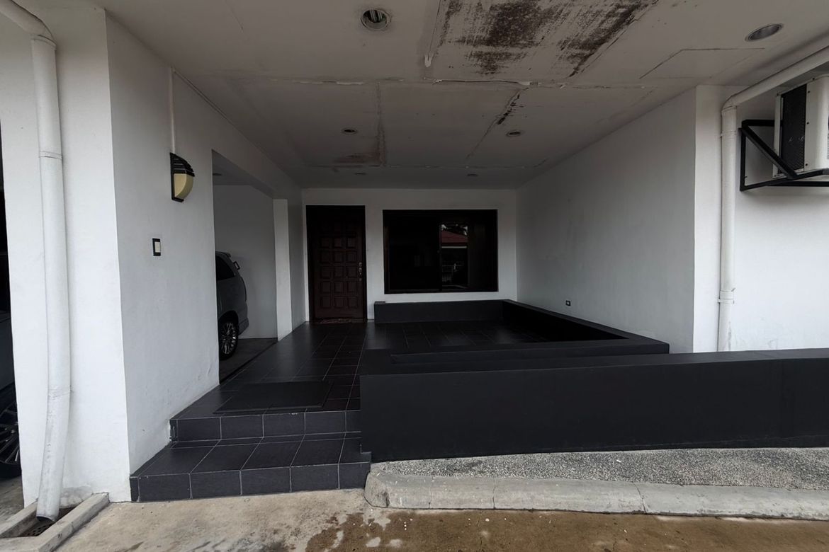 4 Bedroom House for Sale in Merville, Parañaque, Metro Manila – photo 3