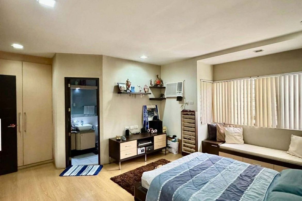 4 Bedroom House for Sale in Merville, Parañaque, Metro Manila – photo 7