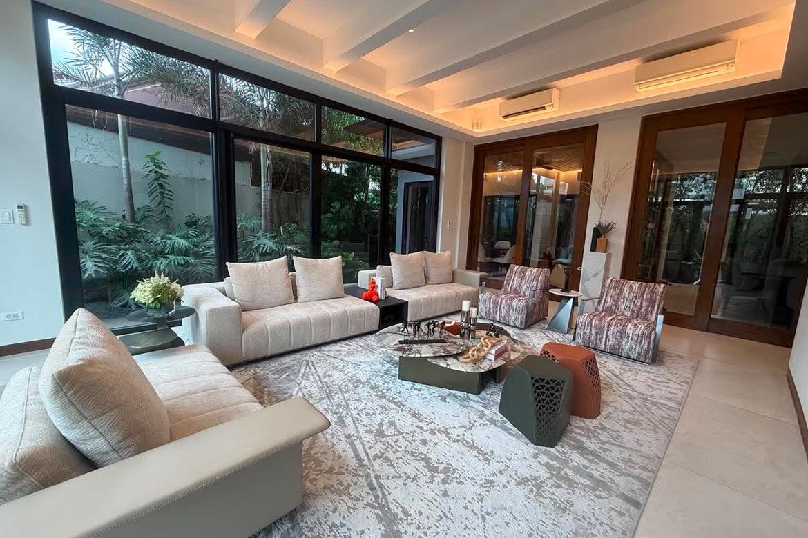 4 Bedroom House for Sale in Merville, Parañaque, Metro Manila