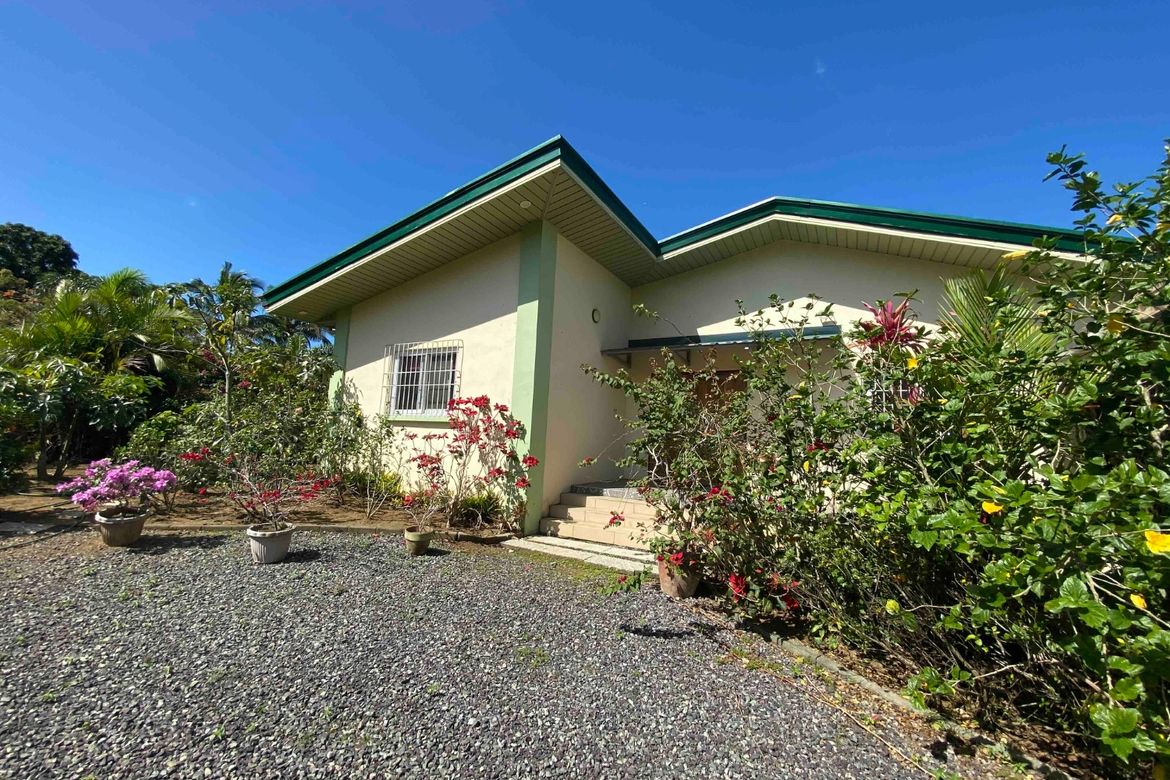 4 Bedroom House for Sale in Minantok Kanluran, Amadeo, Cavite