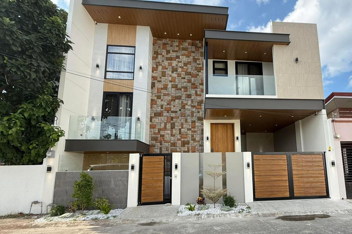 4 Bedroom House for Sale in Mining, Angeles, Pampanga