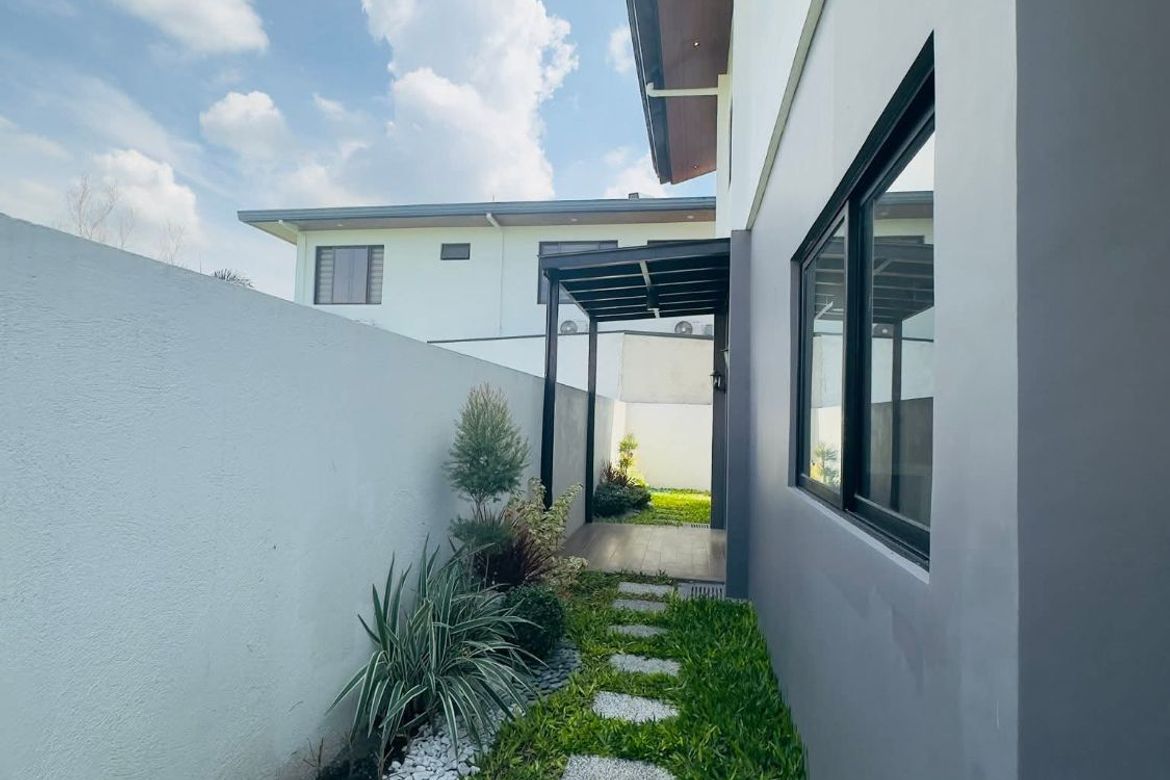 4 Bedroom House for Sale in Mining, Angeles, Pampanga – photo 4