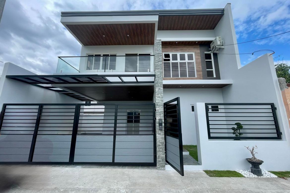 4 Bedroom House for Sale in Mining, Angeles, Pampanga