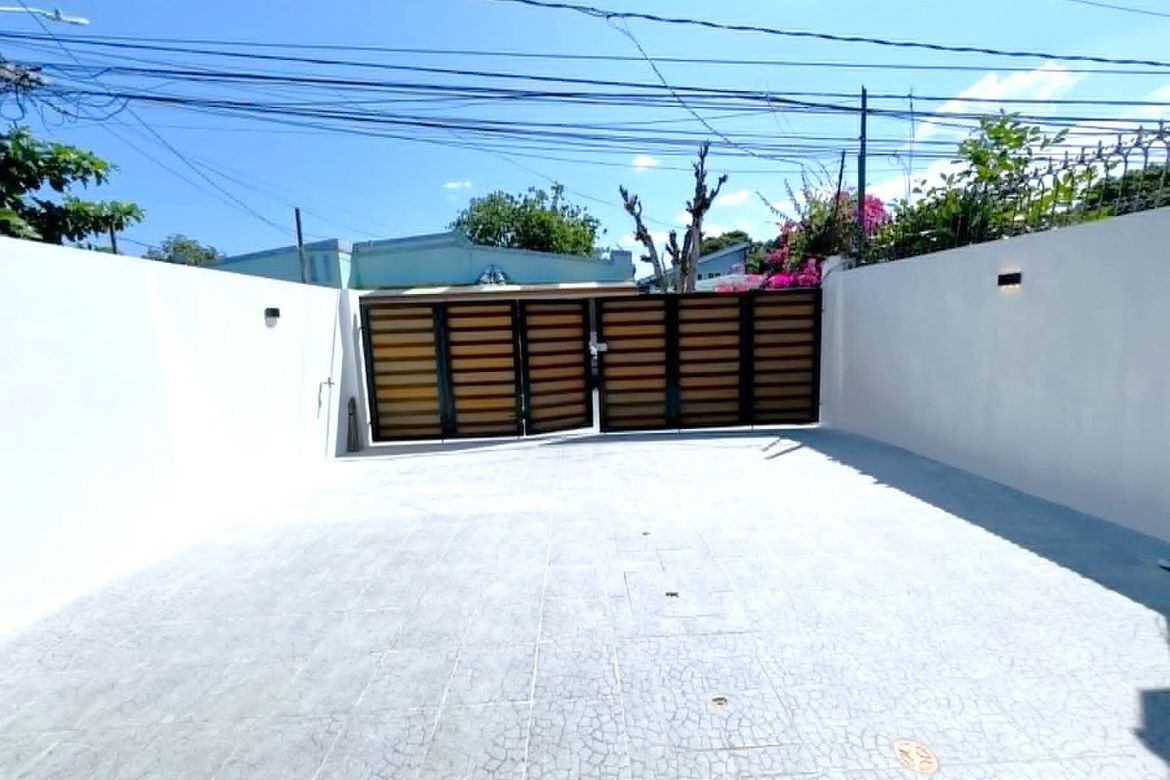 4 Bedroom House for Sale in Pilar, Las Piñas, Metro Manila – photo 3