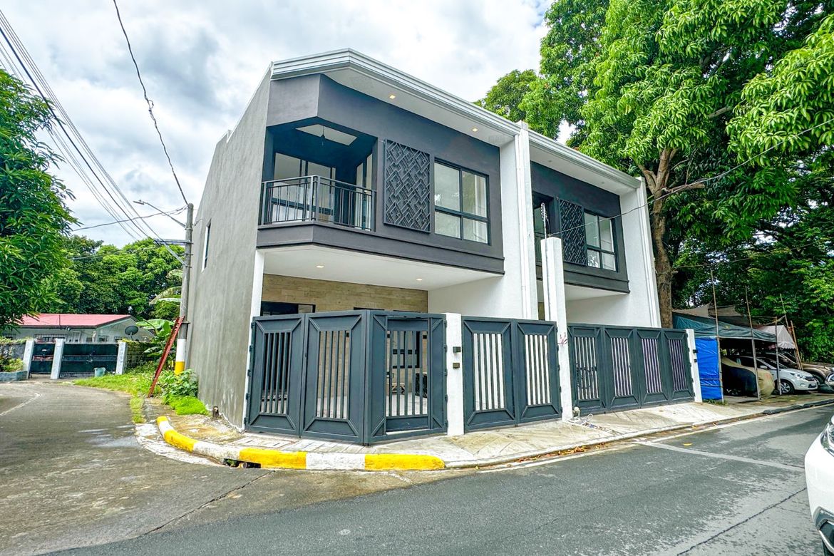 4 Bedroom House for Sale in Pilar, Las Piñas, Metro Manila