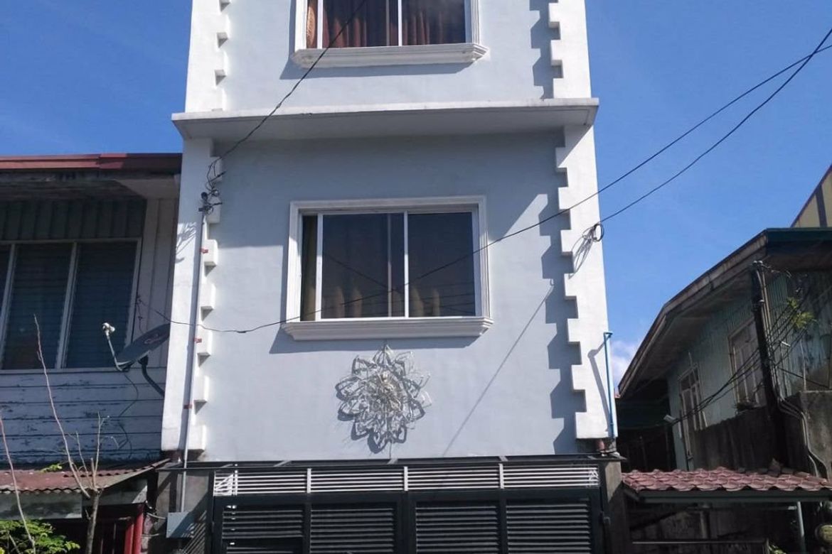 4 Bedroom House for Sale in Plainview, Mandaluyong, Metro Manila near MRT-3 Boni