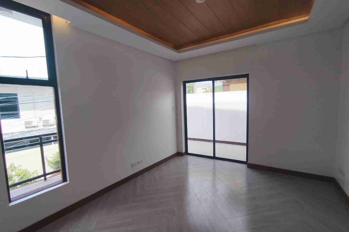 4 Bedroom House for Sale in Poblacion, Muntinlupa, Metro Manila – photo 6