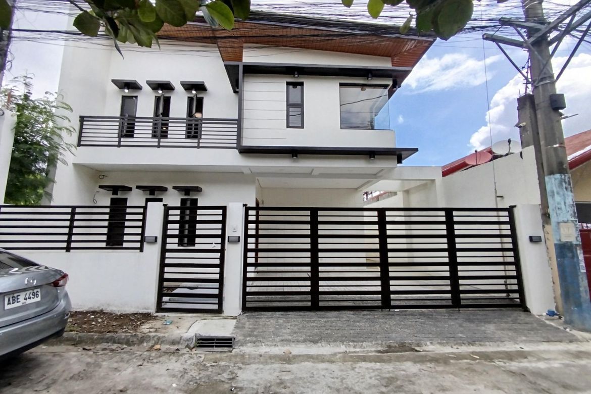 4 Bedroom House for Sale in Poblacion, Muntinlupa, Metro Manila