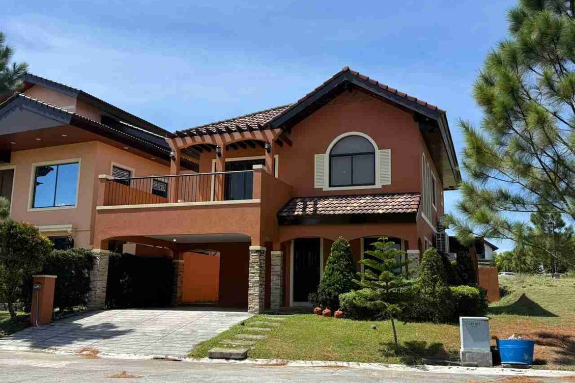 4 Bedroom House for Sale in Poblacion, Muntinlupa, Metro Manila