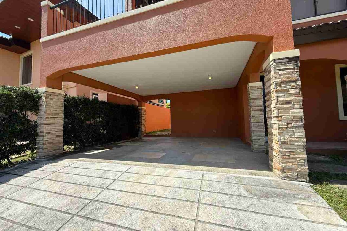 4 Bedroom House for Sale in Poblacion, Muntinlupa, Metro Manila – photo 2