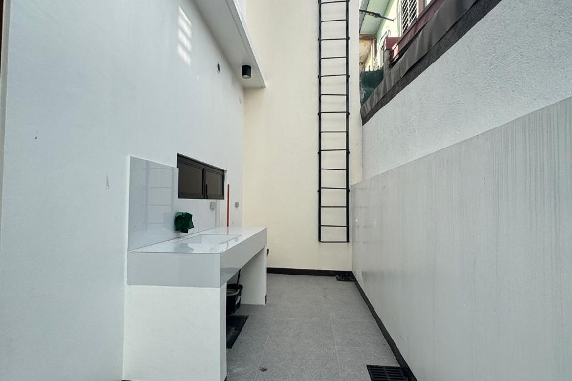4 Bedroom House for Sale in Poblacion, Muntinlupa, Metro Manila – photo 7