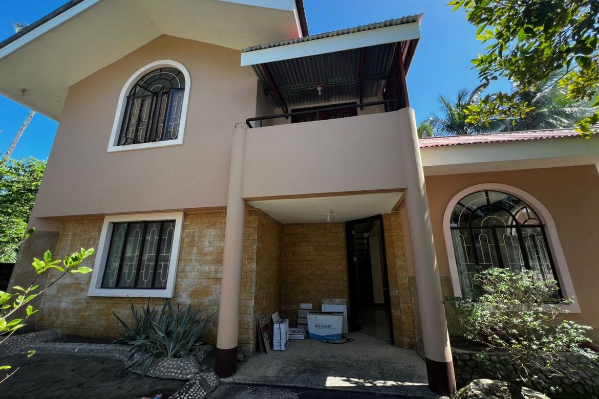 4 Bedroom House for Sale in Poblacion, Zamboanguita, Negros Oriental