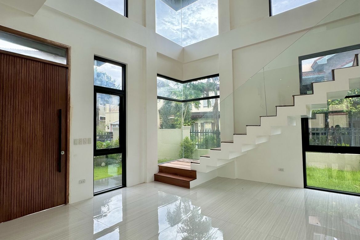 4 Bedroom House for Sale in Portofino Heights, Almanza Dos, Las Piñas, Metro Manila – photo 2