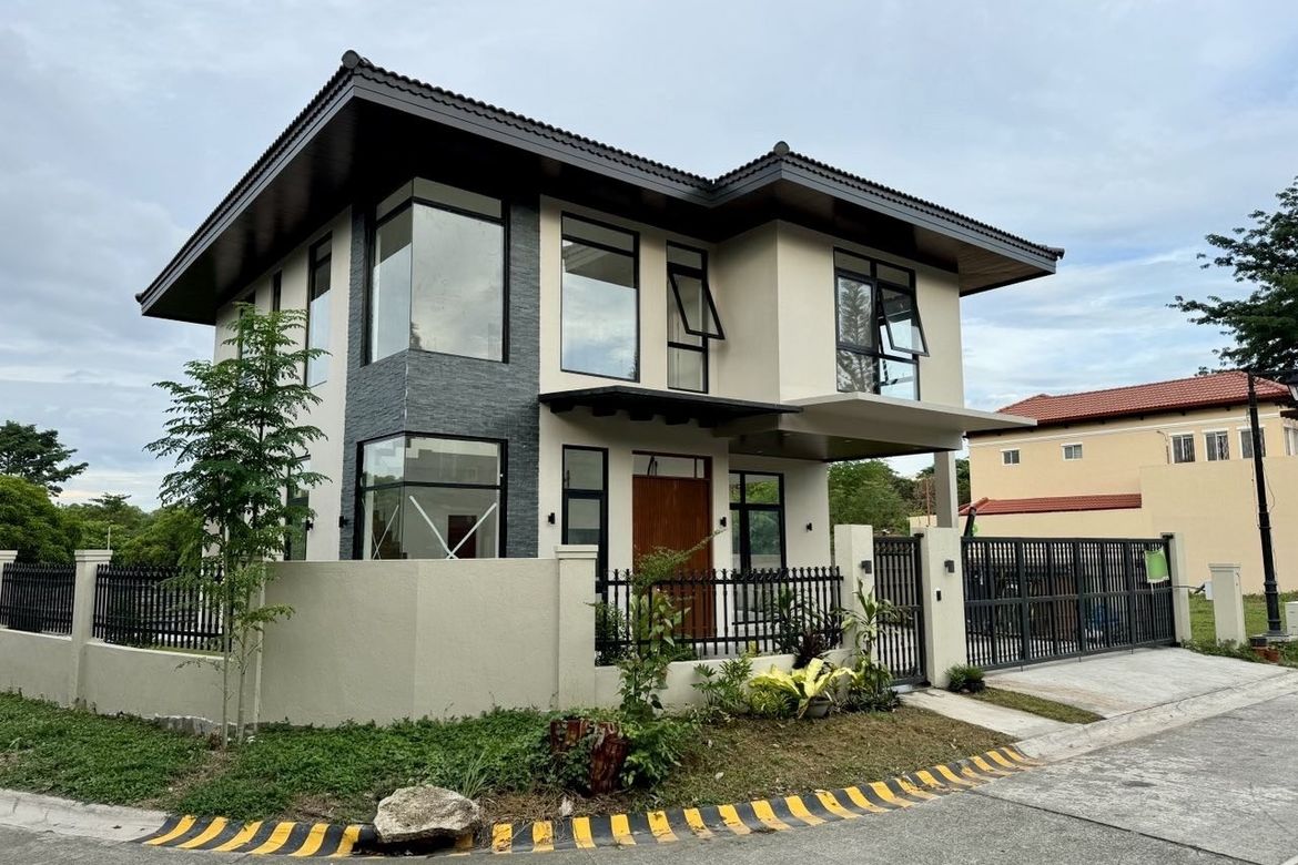 4 Bedroom House for Sale in Portofino Heights, Almanza Dos, Las Piñas, Metro Manila – photo 2