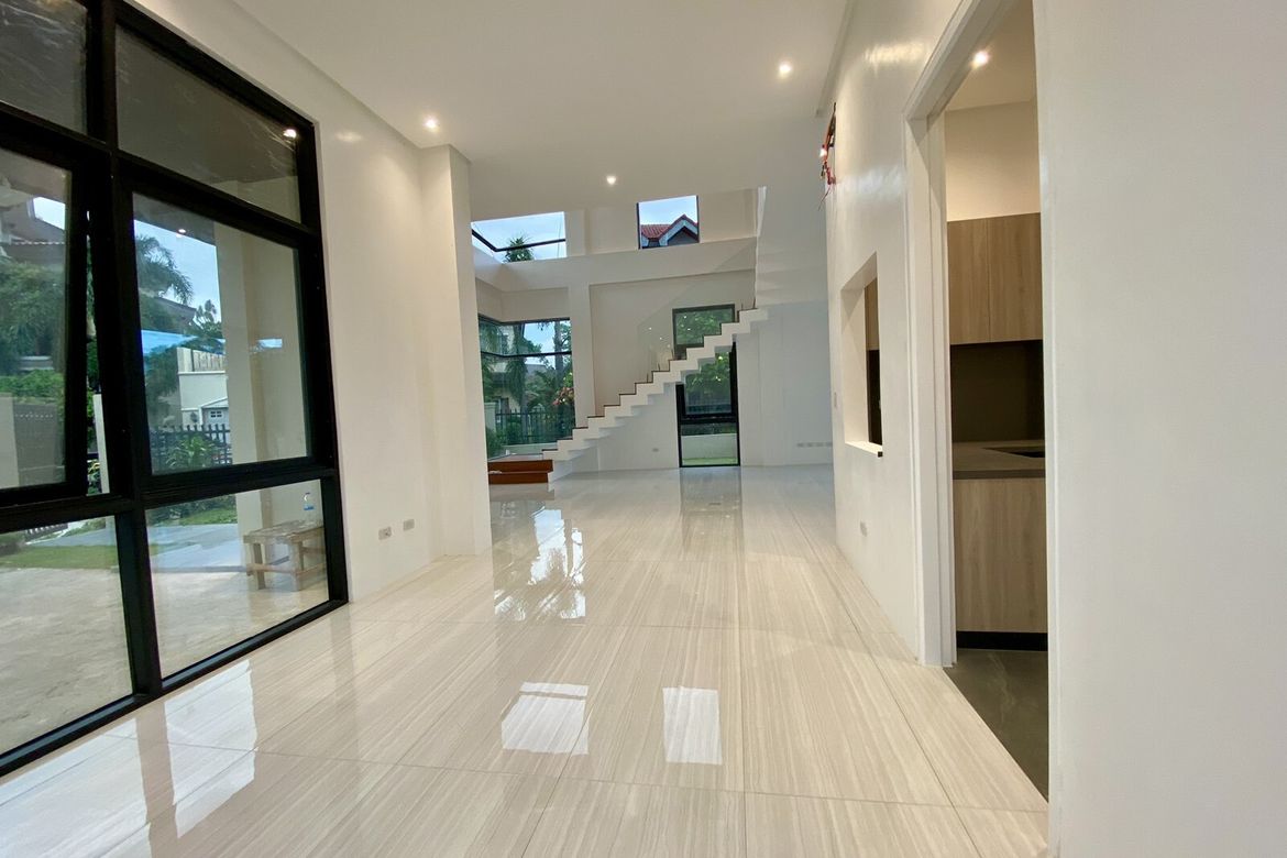 4 Bedroom House for Sale in Portofino Heights, Almanza Dos, Las Piñas, Metro Manila – photo 3
