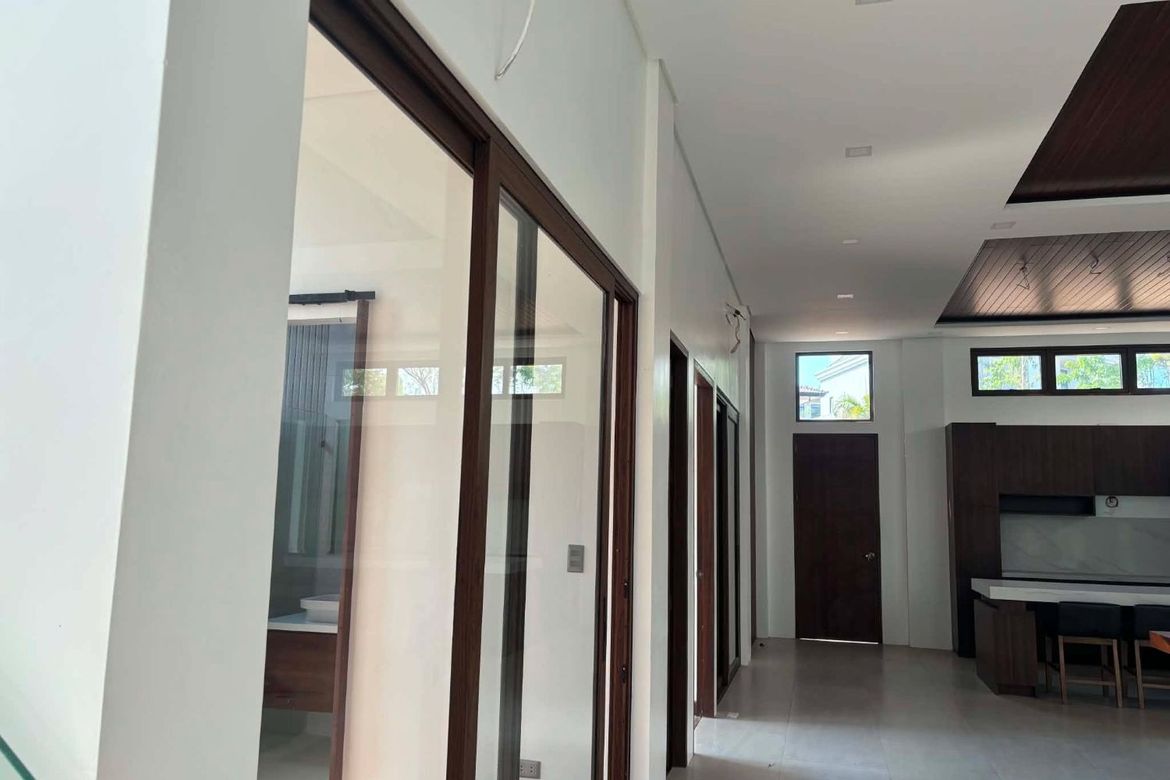 4 Bedroom House for Sale in Portofino Heights, Almanza Dos, Las Piñas, Metro Manila
