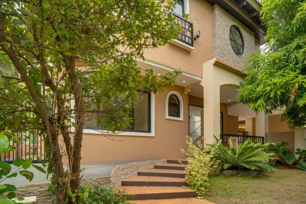 4 Bedroom House for Sale in Portofino Heights, Almanza Dos, Las Piñas, Metro Manila