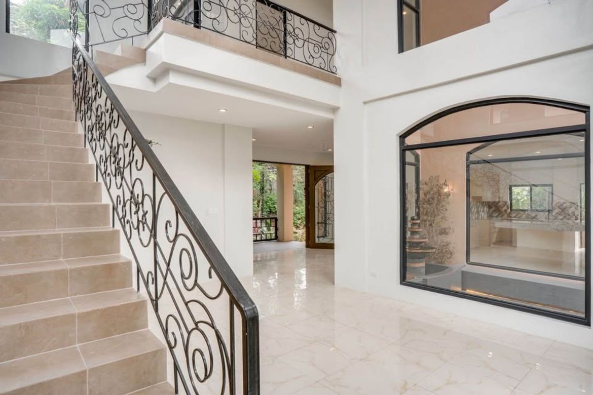 4 Bedroom House for Sale in Portofino Heights, Almanza Dos, Las Piñas, Metro Manila – photo 6