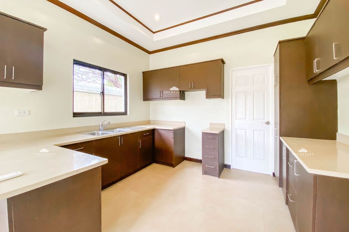 4 Bedroom House for Sale in Portofino Heights, Almanza Dos, Las Piñas, Metro Manila – photo 8
