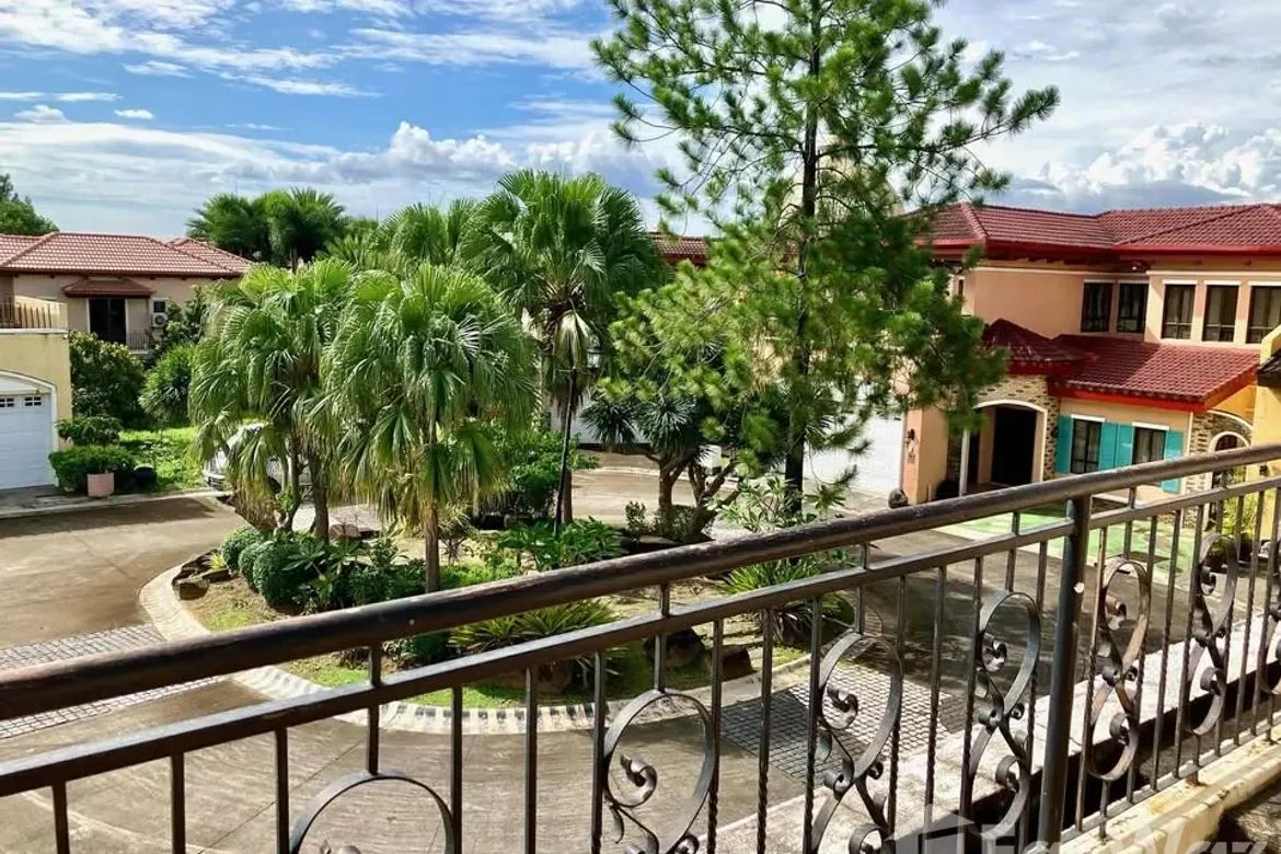4 Bedroom House for Sale in Portofino South, Poblacion, Muntinlupa, Metro Manila – photo 2