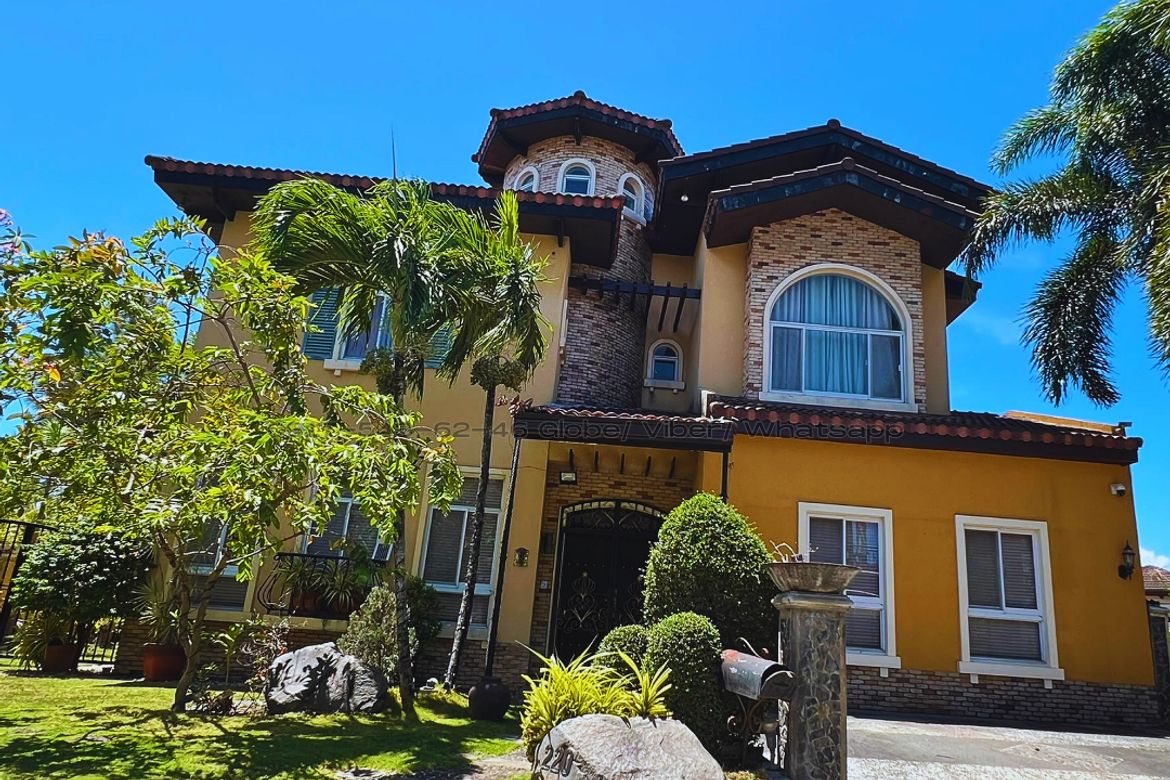 4 Bedroom House for Sale in Portofino South, Poblacion, Muntinlupa, Metro Manila