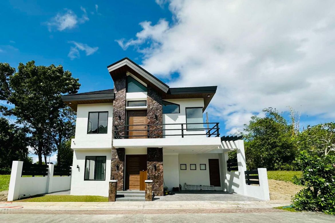 4 Bedroom House for Sale in Pramana Residential Park, Malitlit, Santa Rosa, Laguna