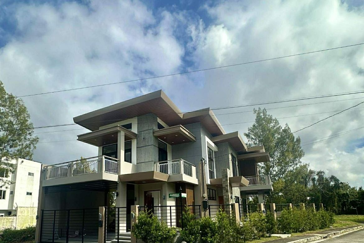4 Bedroom House for Sale in Pueblo Del Sol, Asisan, Tagaytay, Cavite