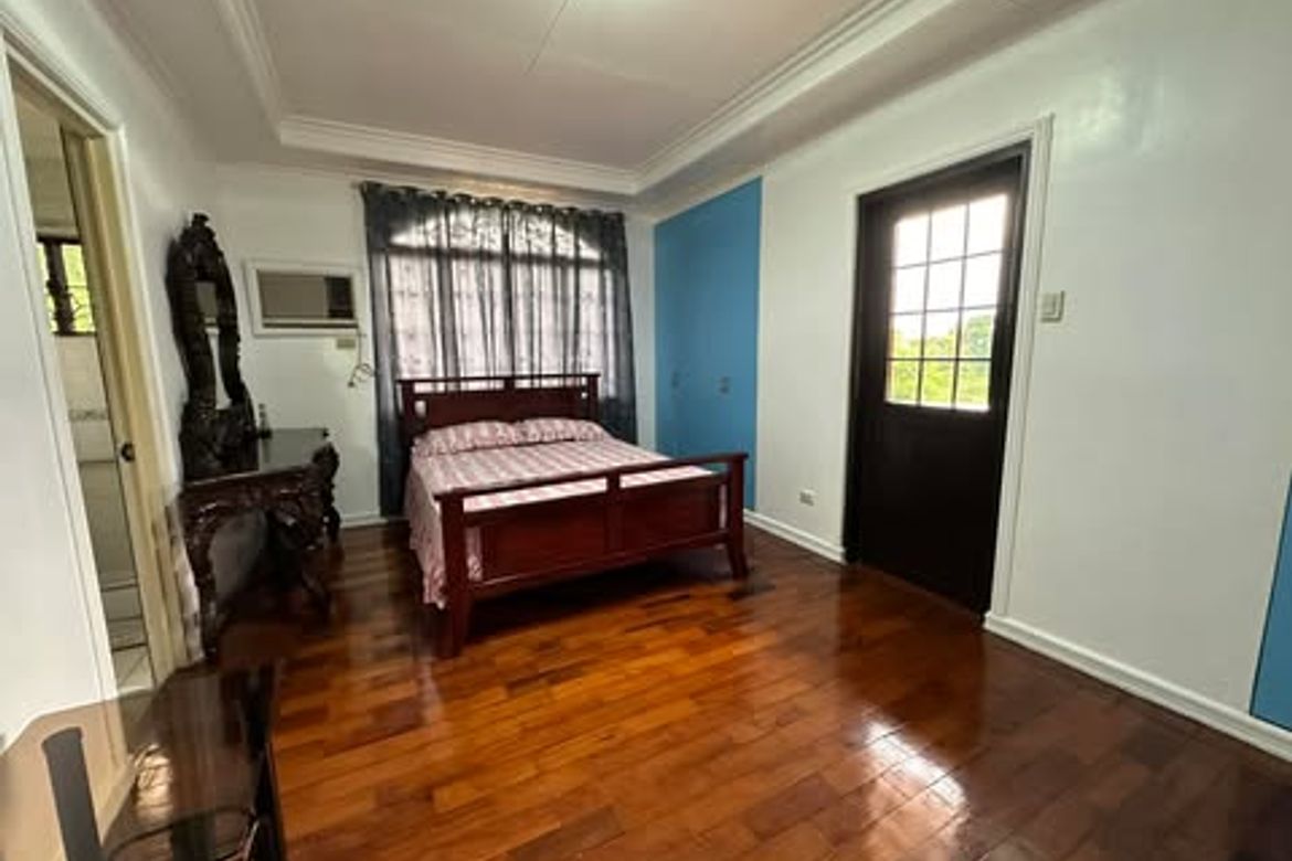 4 Bedroom House for Sale in Pulang Lupa Dos, Las Piñas, Metro Manila – photo 5
