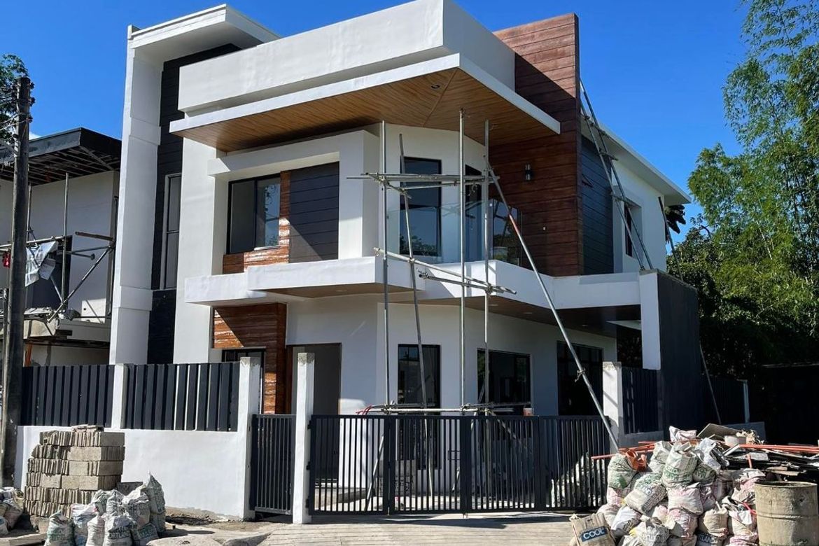 4 Bedroom House for Sale in Pulangbato, Cebu City, Cebu