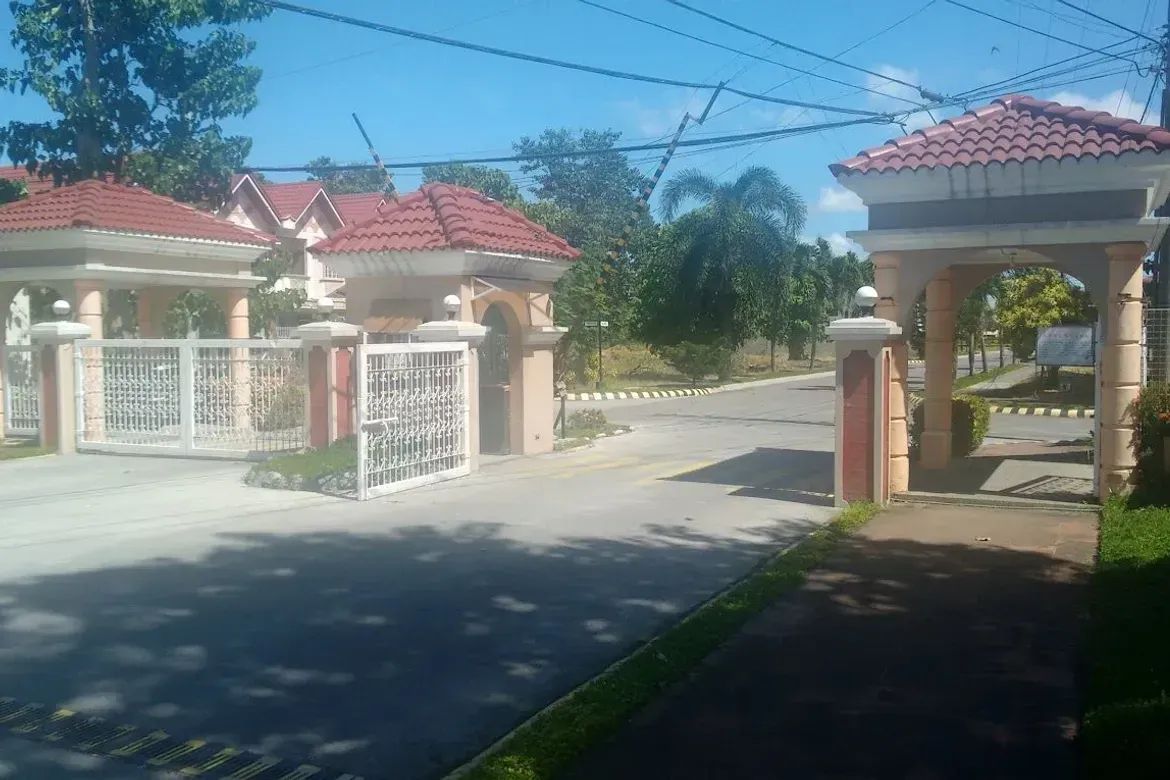 4 Bedroom House for Sale in Pulong Santa Cruz, Santa Rosa, Laguna – photo 2