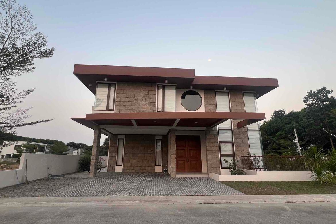 4 Bedroom House for Sale in Pulung Maragul, Angeles, Pampanga