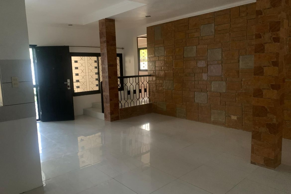 4 Bedroom House for Sale in Pulung Maragul, Angeles, Pampanga