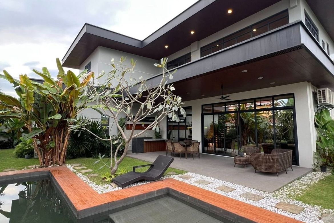 4 Bedroom House for Sale in Pulung Maragul, Angeles, Pampanga