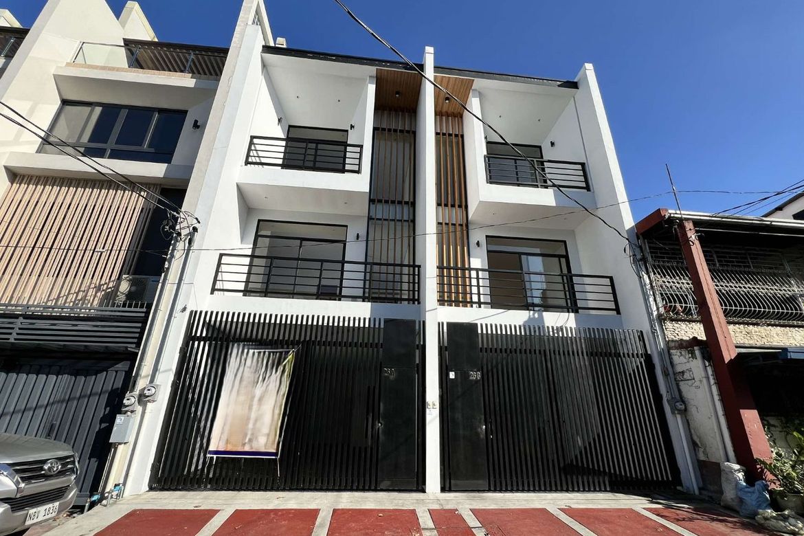 4 Bedroom House for Sale in Quirino 2-A, Quezon City, Metro Manila near LRT-2 Anonas