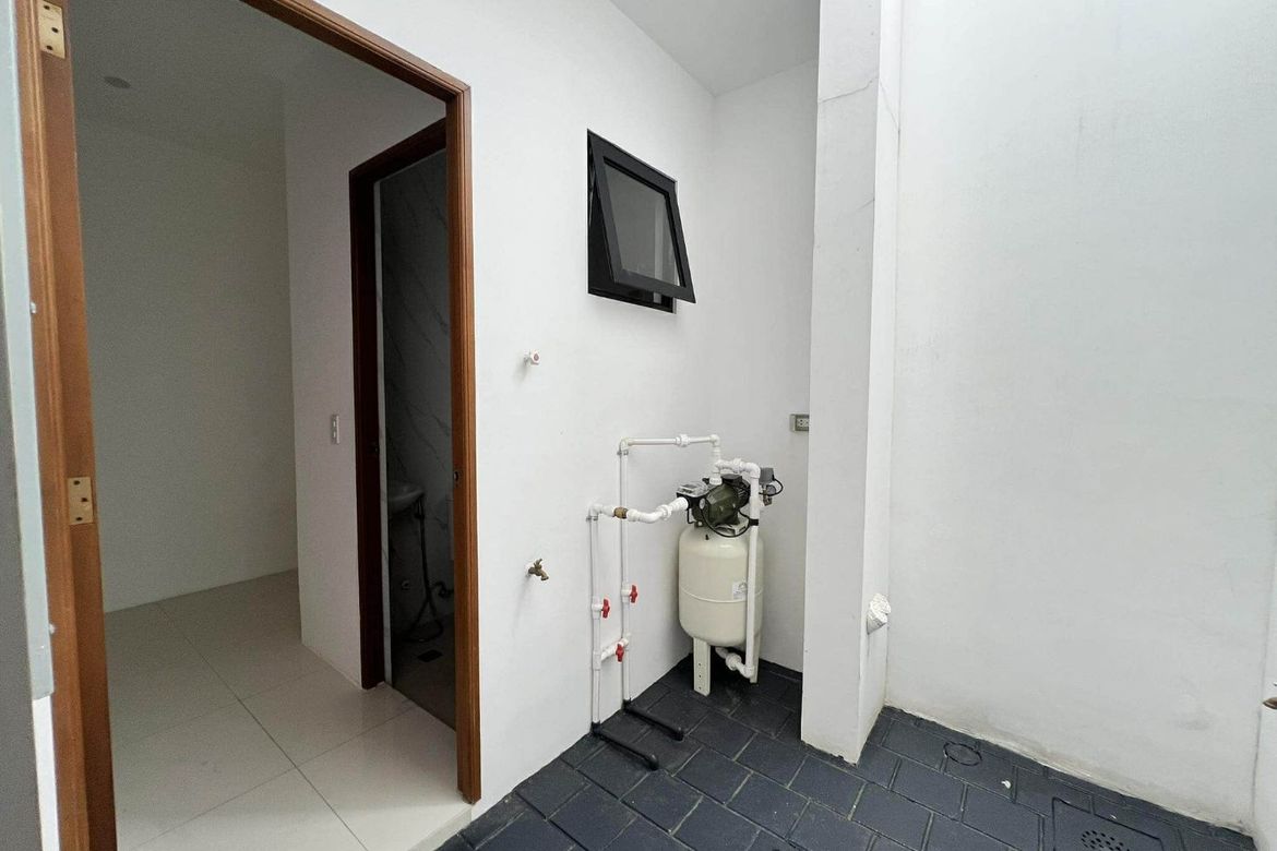 4 Bedroom House for Sale in Quirino 2-A, Quezon City, Metro Manila near LRT-2 Anonas – photo 7