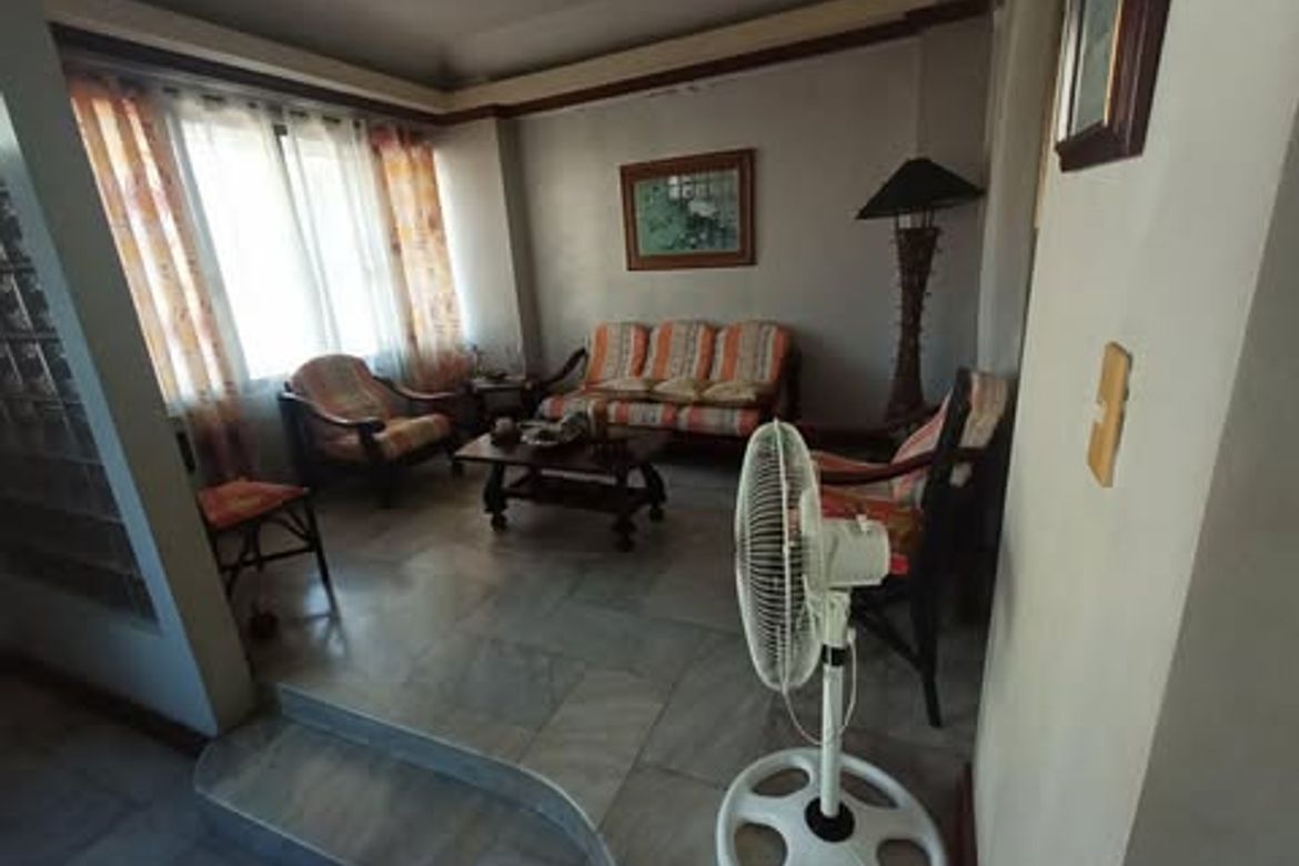 4 Bedroom House for Sale in Ramon Magsaysay, Quezon City, Metro Manila near LRT-1 Roosevelt
