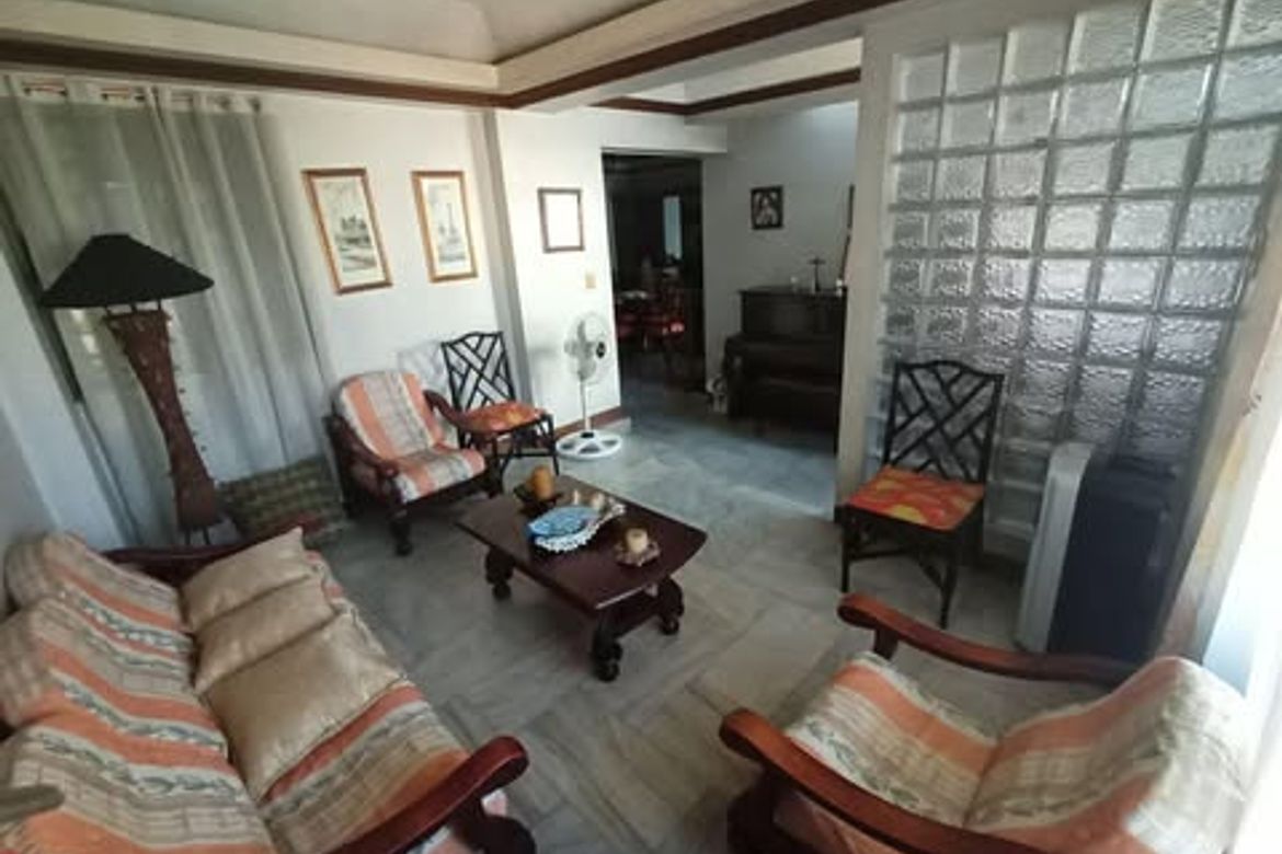 4 Bedroom House for Sale in Ramon Magsaysay, Quezon City, Metro Manila near LRT-1 Roosevelt – photo 5