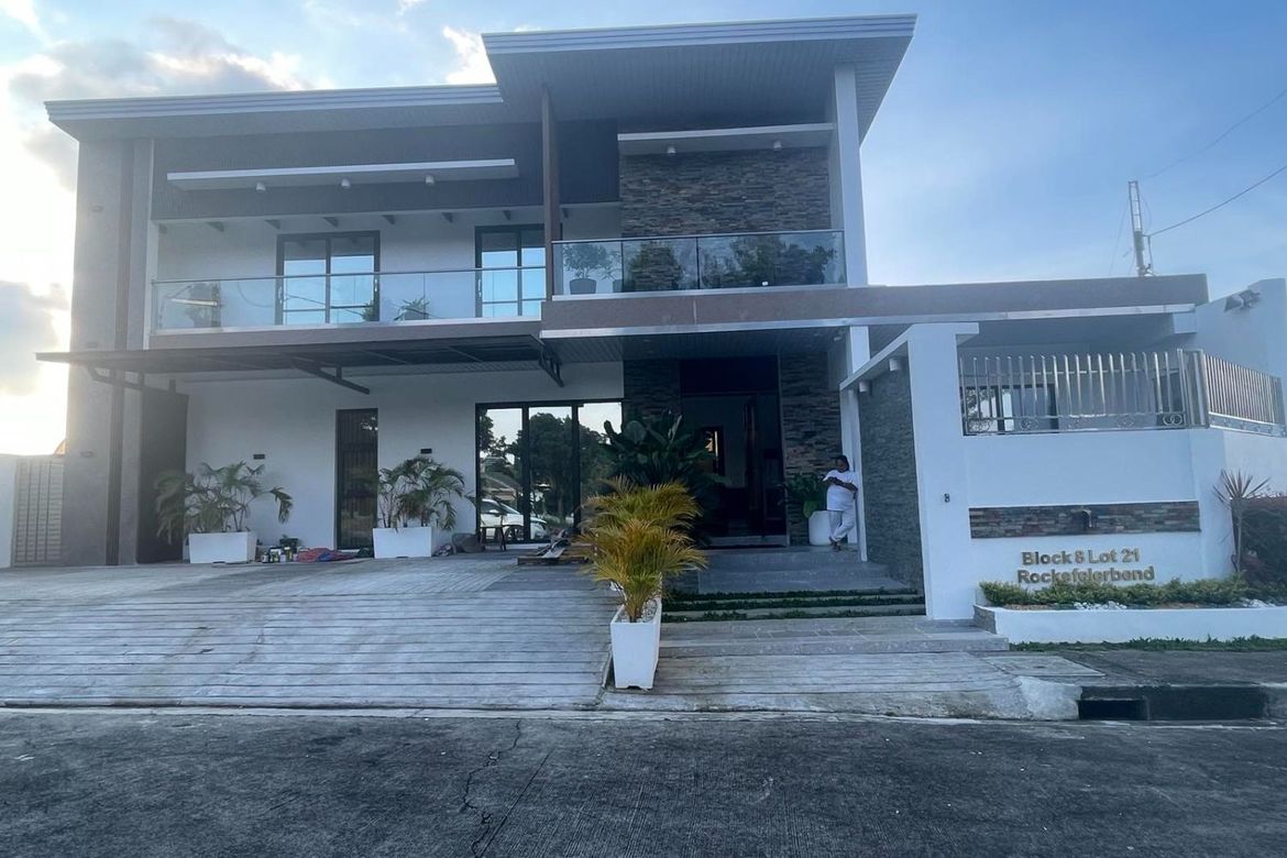 4 Bedroom House for Sale in Royale Tagaytay Estates, Buck Estate, Alfonso, Cavite