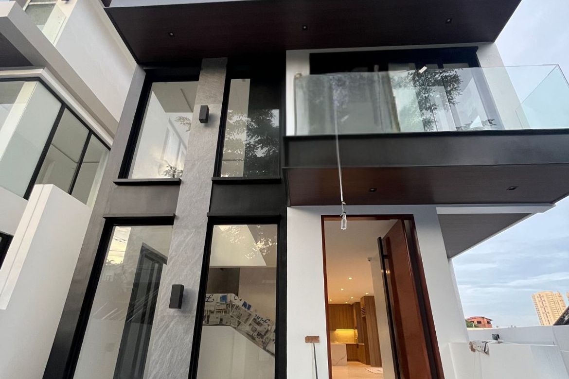 4 Bedroom House for Sale in Saint Ignatius, Quezon City, Metro Manila – photo 2