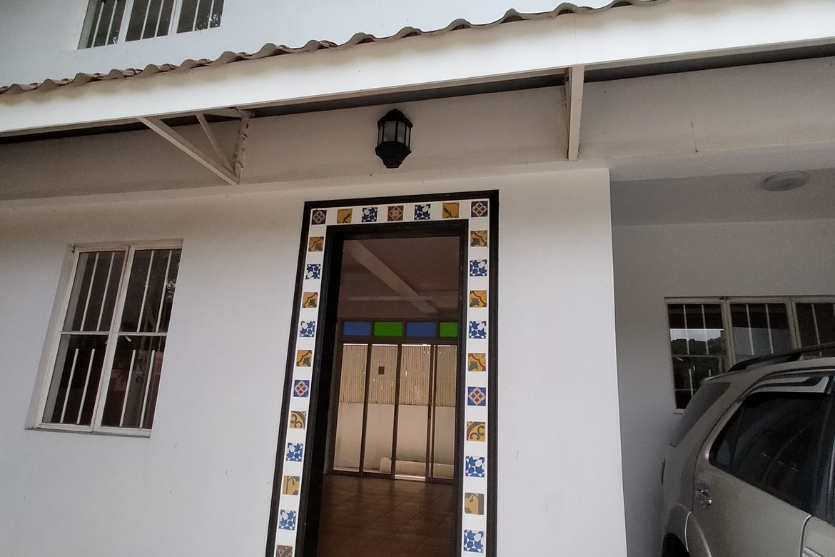 4 Bedroom House for Sale in San Agustin I, Dasmariñas, Cavite
