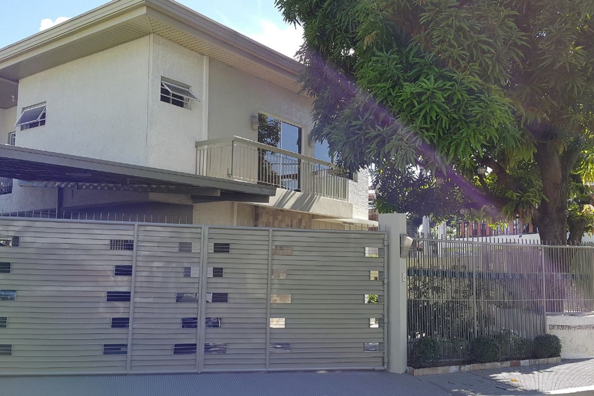 4 Bedroom House for Sale in San Isidro, Cainta, Rizal