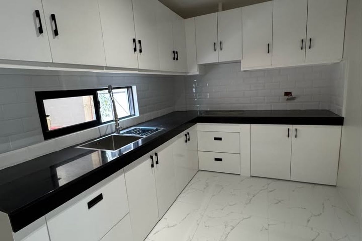 4 Bedroom House for Sale in San Isidro, Parañaque, Metro Manila – photo 2