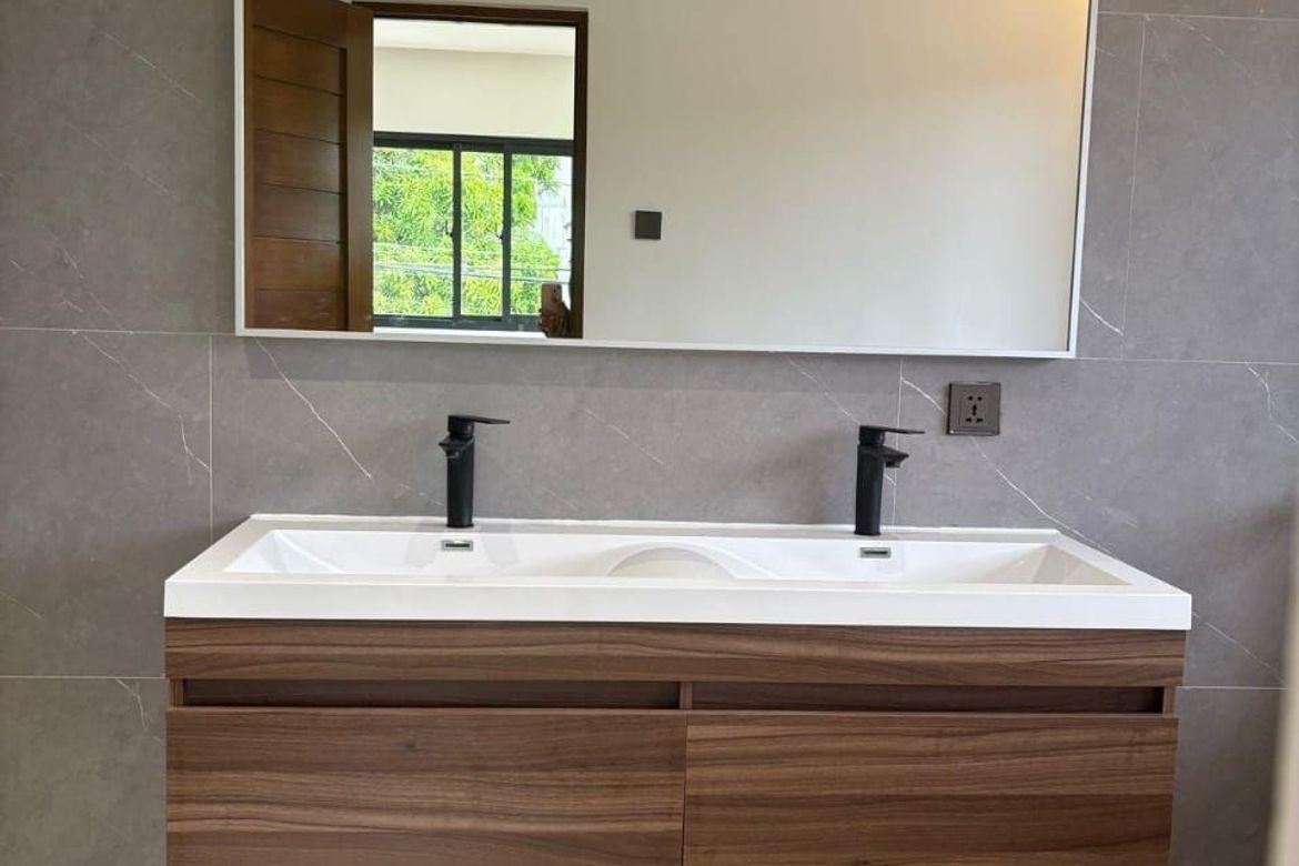 4 Bedroom House for Sale in San Isidro, Parañaque, Metro Manila – photo 8
