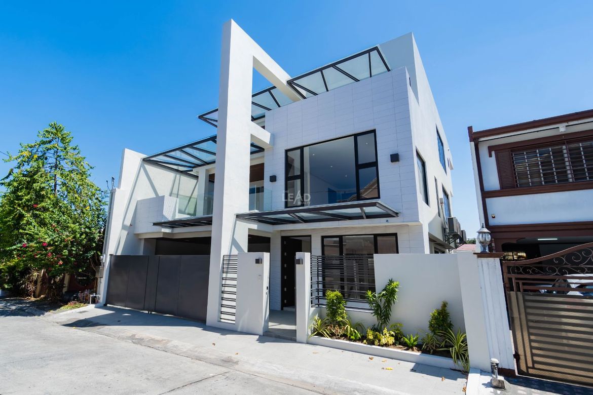 4 Bedroom House for Sale in San Isidro, Parañaque, Metro Manila – photo 2