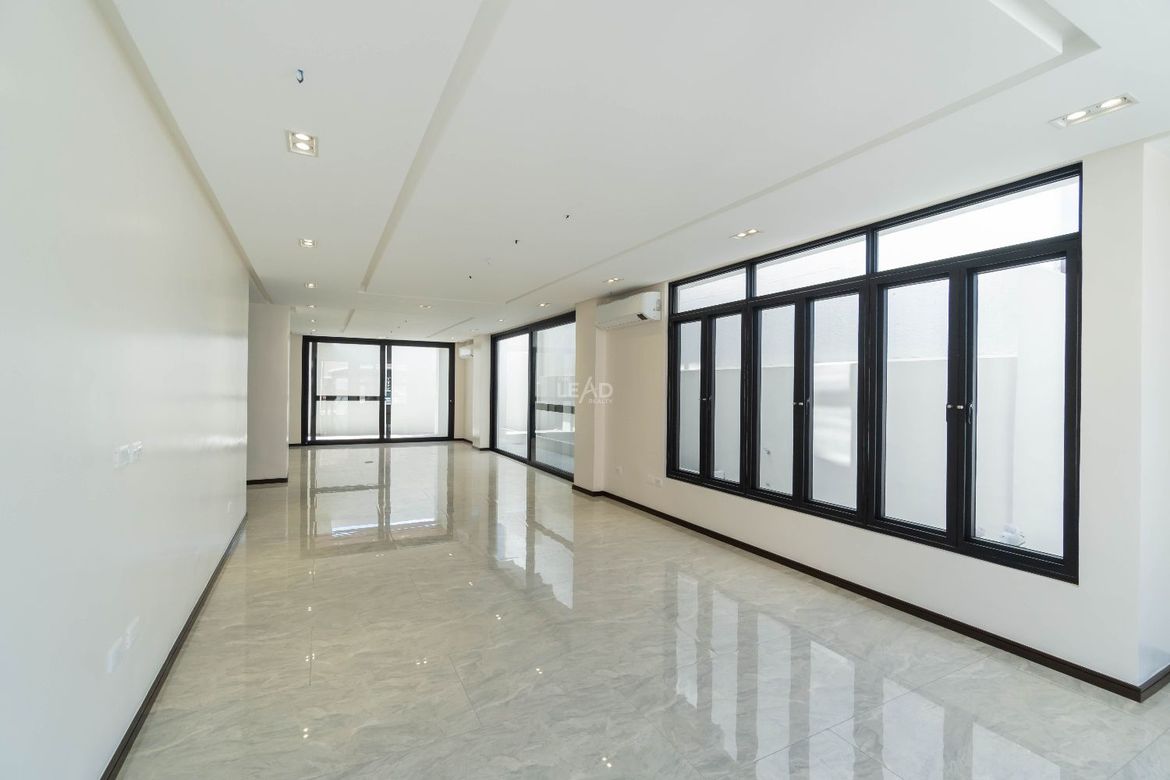 4 Bedroom House for Sale in San Isidro, Parañaque, Metro Manila – photo 3